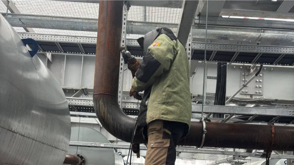 Монтаж труб холодоснабжения